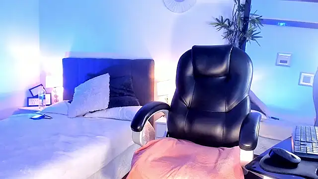 Alicee Levine online show from 17, 3, 2025