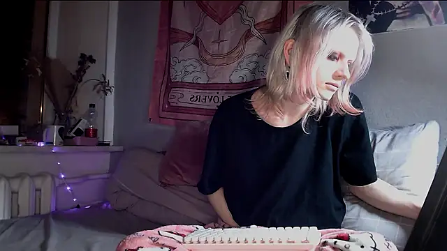 Alien Bella online show from 14, 3, 2026