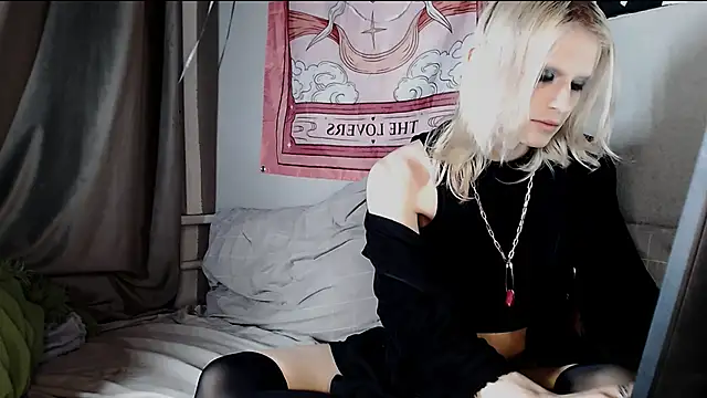 Snapshot of Alien_Bella chatting on 4, 6, 2026 Alien Bella online show from 4, 6, 2026