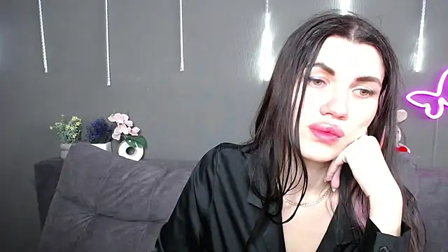MilaLoona online show from 24, 4, 2026