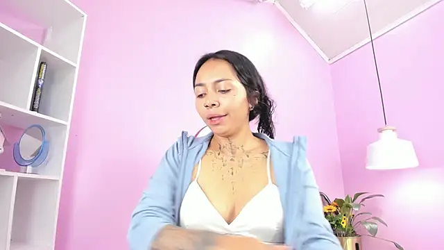 miss soffi  online show from 6, 3, 2025