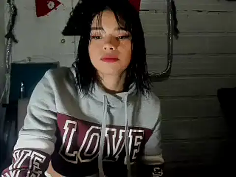 Snapshot of sarasandle chatting on 6, 1, 2025 sarasandle online show from 6, 1, 2025