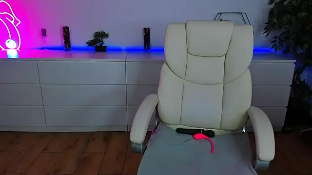 Snapshot of Kamilla_Hot chatting on 25, 10, 2025 Kamilla Hot online show from 25, 10, 2025