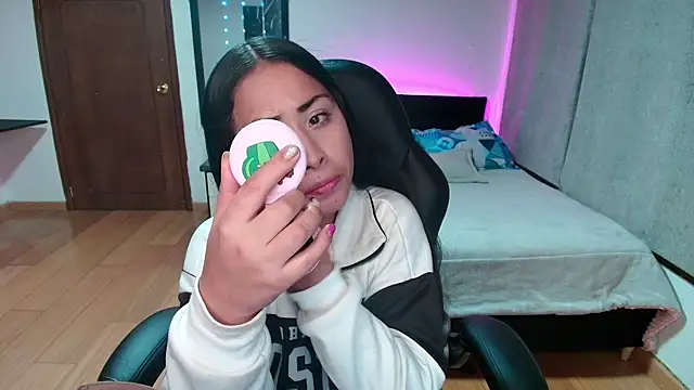 yesie hot online show from 31, 1, 2025