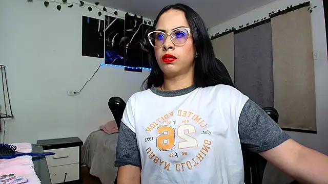 Snapshot of yesie_hot chatting on 17, 6, 2026 yesie hot online show from 17, 6, 2026
