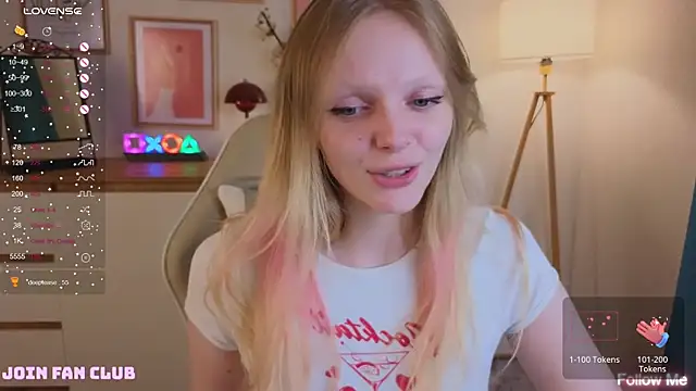 Snapshot of evangel1ne chatting on 10, 9, 2025 evangel1ne online show from 10, 9, 2025