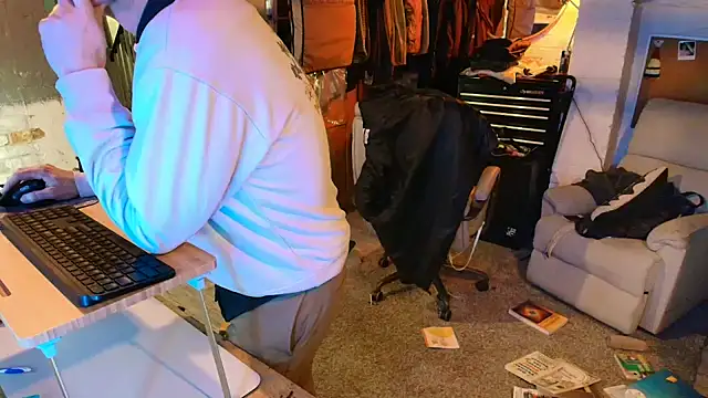 cumhungrybottom4u online show from 2, 3, 2026