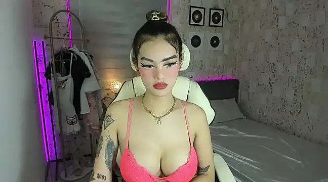 AlexandraMooree online show from 8, 2, 2025