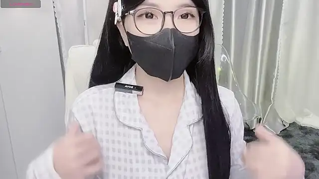 Snapshot of Mya_Lee chatting on 24, 9, 2025 Mya Lee online show from 24, 9, 2025