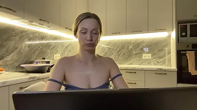 Snapshot of Alice_Wonders chatting on 6, 1, 2025 Alice Wonders online show from 6, 1, 2025