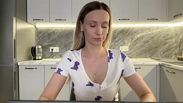 Snapshot of Alice_Wonders chatting on 6, 3, 2025 Alice Wonders online show from 6, 3, 2025