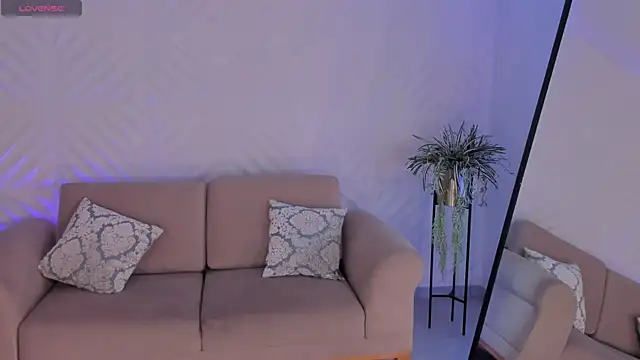 Snapshot of RoseFerrera chatting on 4, 11, 2025 RoseFerrera online show from 4, 11, 2025