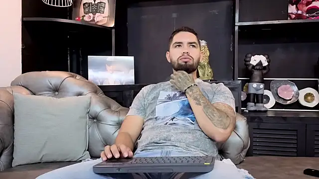 Snapshot of matteosantos chatting on 7, 10, 2025 matteosantos online show from 7, 10, 2025