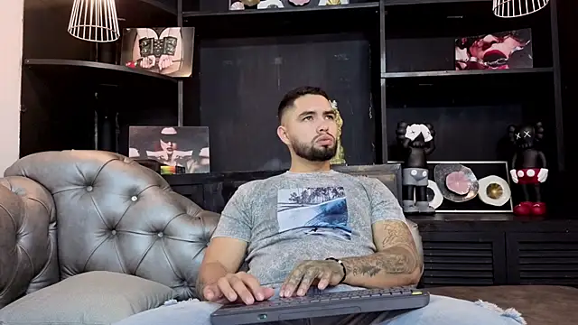 Snapshot of matteosantos chatting on 15, 10, 2025 matteosantos online show from 15, 10, 2025