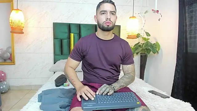 Snapshot of matteosantos chatting on 17, 10, 2025 matteosantos online show from 17, 10, 2025