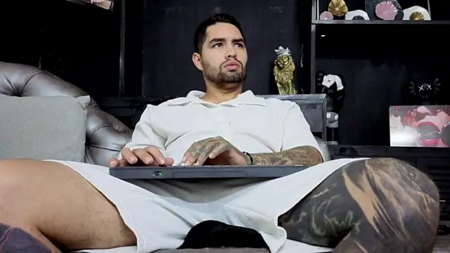 Snapshot of matteosantos chatting on 2, 11, 2025 matteosantos online show from 2, 11, 2025