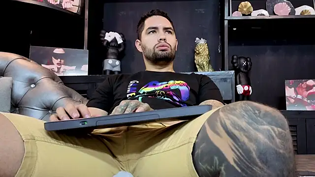 Snapshot of matteosantos chatting on 7, 11, 2025 matteosantos online show from 7, 11, 2025