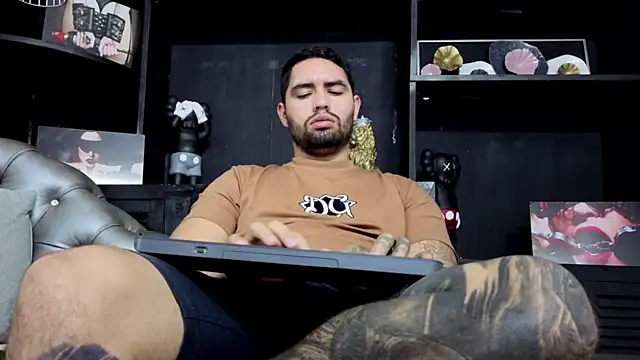 Snapshot of matteosantos chatting on 8, 11, 2025 matteosantos online show from 8, 11, 2025