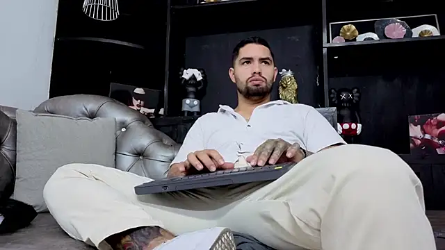 Snapshot of matteosantos chatting on 12, 11, 2025 matteosantos online show from 12, 11, 2025