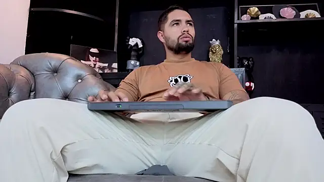 Snapshot of matteosantos chatting on 21, 11, 2025 matteosantos online show from 21, 11, 2025