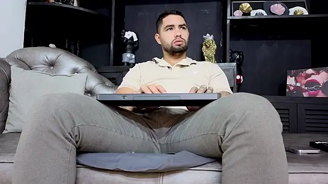 Snapshot of matteosantos chatting on 25, 11, 2025 matteosantos online show from 25, 11, 2025