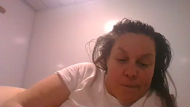 fulloferotic online show from 19, 4, 2026