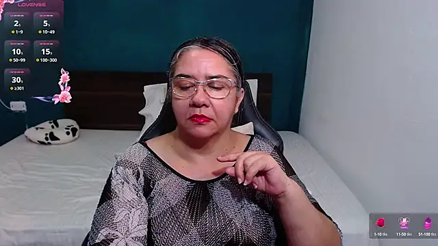 scaelettdubois online show from 10, 10, 2025