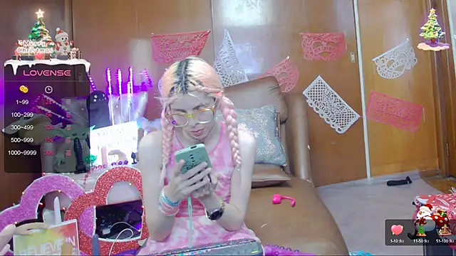 Skinygirl online show from 14, 2, 2025