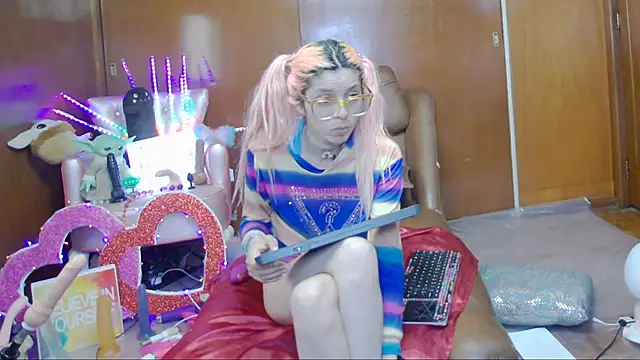 Skinygirl online show from 9, 3, 2025