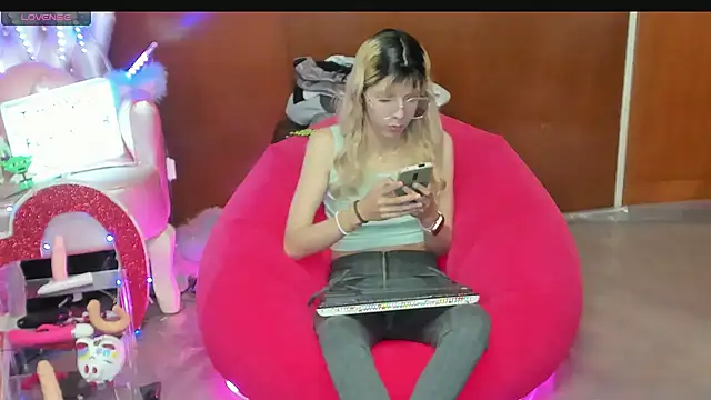 Skinygirl online show from 8, 4, 2026