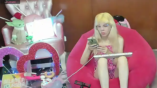 Skinygirl online show from 27, 4, 2026