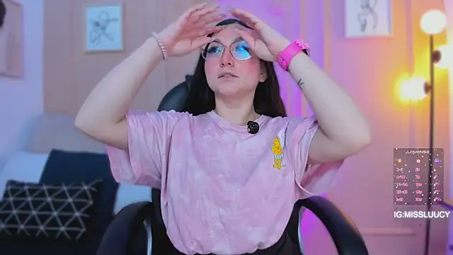 lucy neil online show from 22, 4, 2026