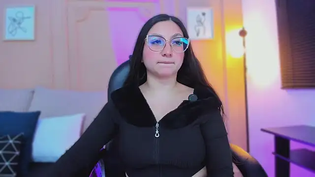 lucy neil online show from 25, 4, 2026