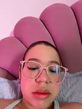 Lucyklein2022 online show from 19, 4, 2026