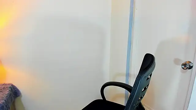 Snapshot of FuckDollNicky chatting on 25, 10, 2025 FuckDollNicky online show from 25, 10, 2025