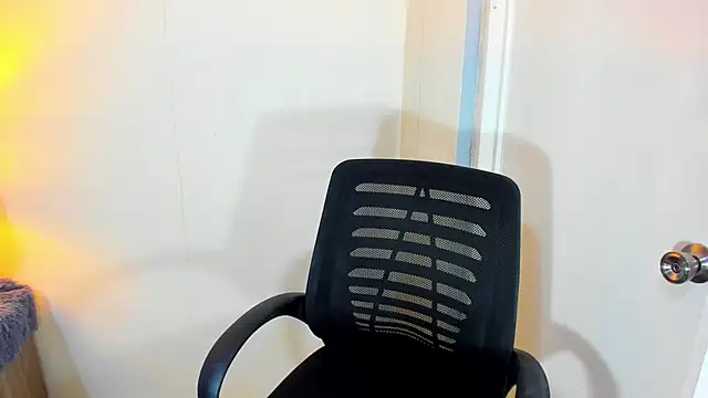 Snapshot of FuckDollNicky chatting on 18, 12, 2025 FuckDollNicky online show from 18, 12, 2025