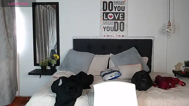 vaness weet online show from 10, 3, 2025