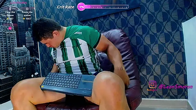Snapshot of Leonsmoron chatting on 29, 7, 2026 Leonsmoron online show from 29, 7, 2026