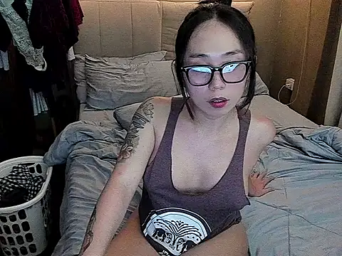 MissAyaCollins online show from 18, 4, 2026