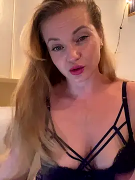 Snapshot of Lady__Maria chatting on 8, 11, 2025 Lady Maria online show from 8, 11, 2025