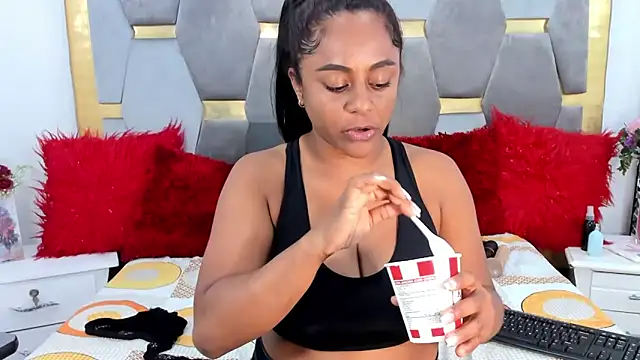 BellaKarla online show from 24, 1, 2025