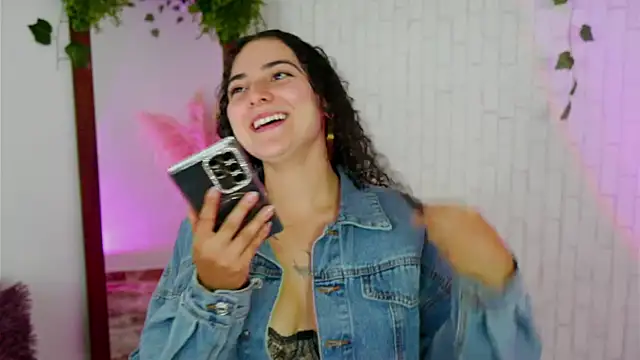 Snapshot of merida_bell18 chatting on 27, 9, 2025 merida bell18 online show from 27, 9, 2025