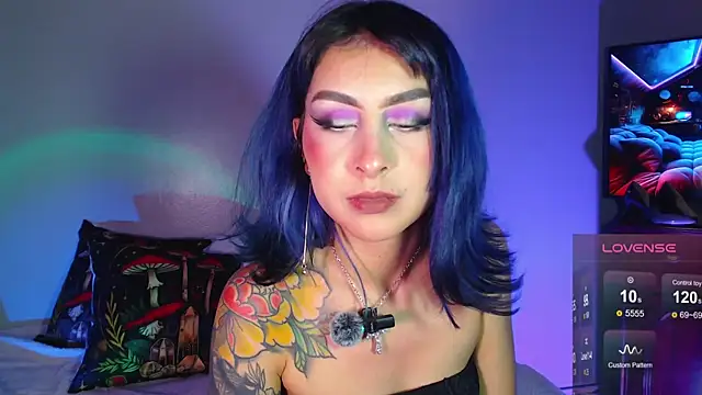 Snapshot of Cinamoonn chatting on 2, 2, 2025 Cinamoonn online show from 2, 2, 2025