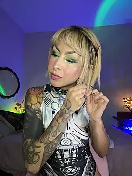 Snapshot of Cinamoonn chatting on 26, 11, 2025 Cinamoonn online show from 26, 11, 2025