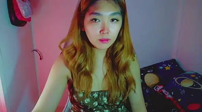 TR4NSCUTI3 online show from 14, 12, 2024