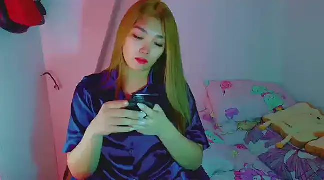 TR4NSCUTI3 online show from 29, 12, 2024