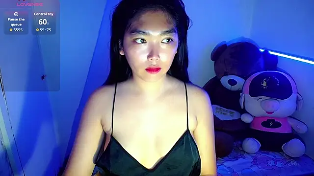 TR4NSCUTI3 online show from 15, 9, 2025