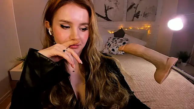 Betty June online show from 21, 2, 2025