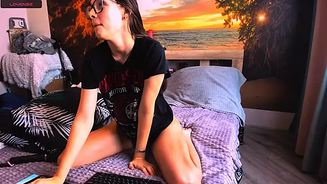 MollyLollipop online show from 5, 2, 2025