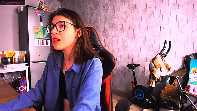 MollyLollipop online show from 17, 3, 2025